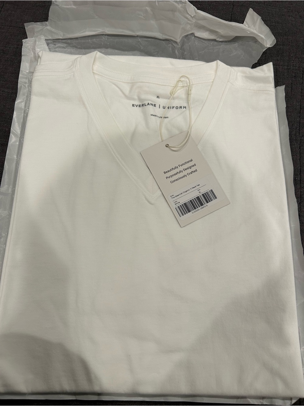 Everlane Uniform essential V-Neck Tee in White bundle of 3
